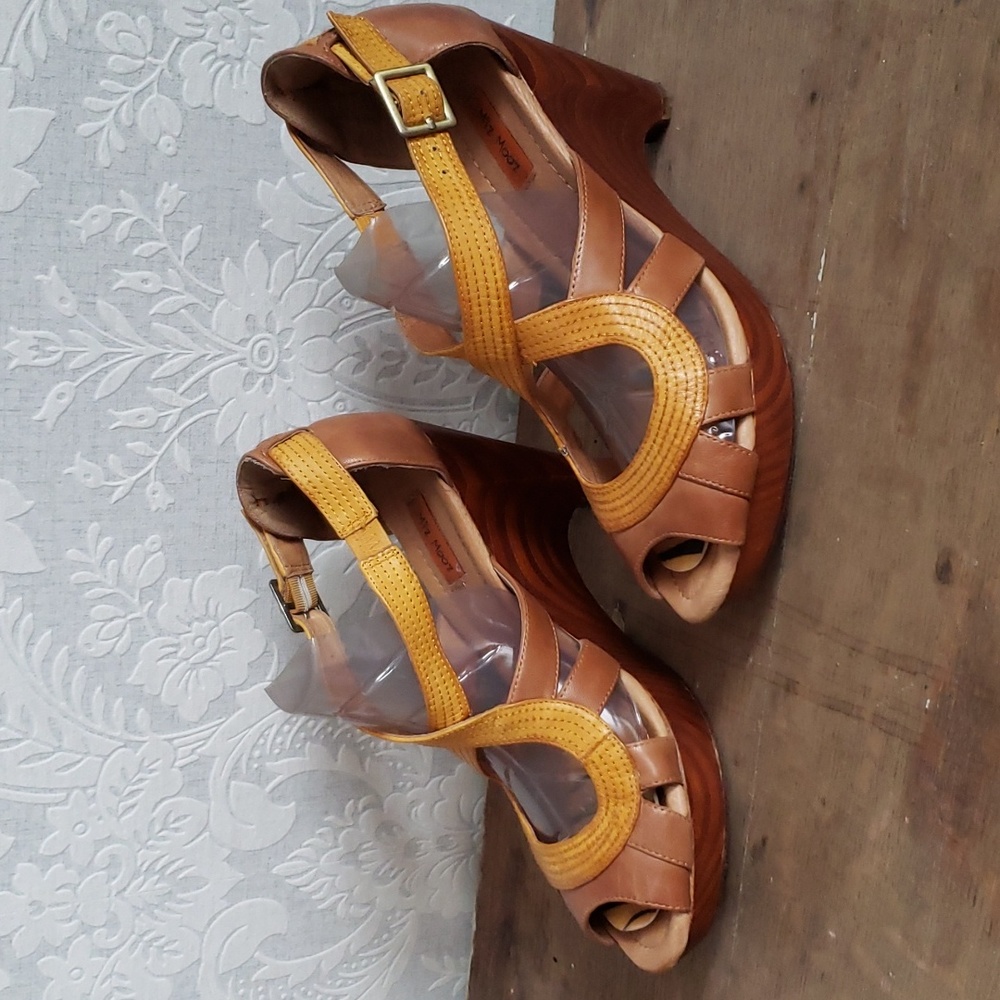 Miz Mooz size 10 Leather and wood shoes
